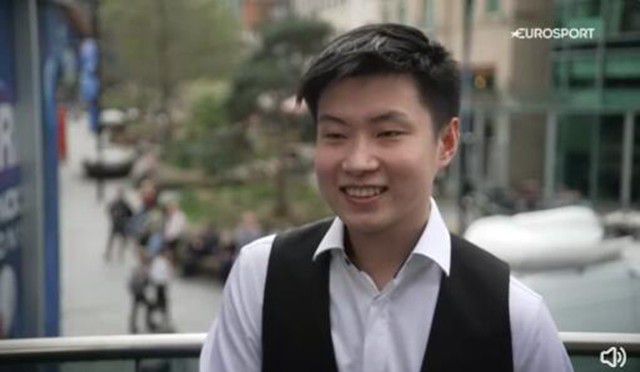 萧常乾冷声道：怎么？这地方我们还来不得了？萧常坤急忙说：我可不是这个意思，你刚才说你要卖一套海南黄花梨的家具，该不会是咱爸留下来的那一套吧？萧常乾顿时火大，脱口问道：跟你有什么关系？说完，他懒得搭理萧常坤，对那老板说：你跟我出去看看货吧。